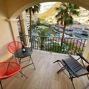 Apartment Castle Harbour Cristianos Beautiful With Pool View, Los Cristianos (Tenerife)